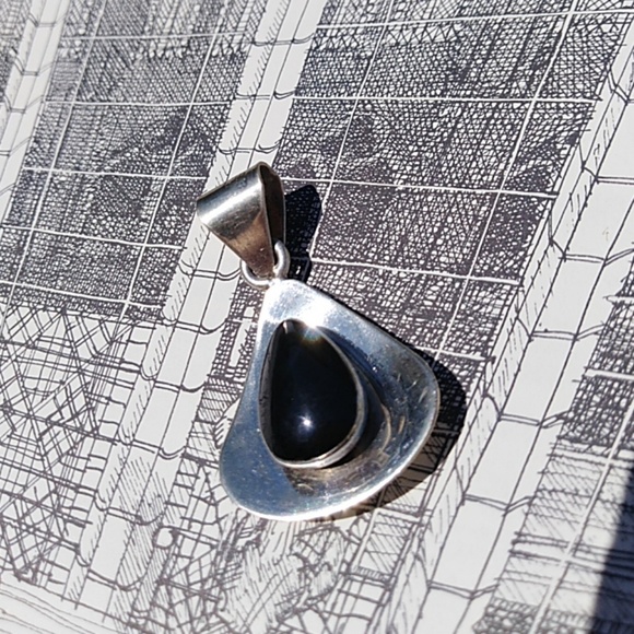 Sterling Silver Black Onyx vintage Mexican pendant - Picture 1 of 4